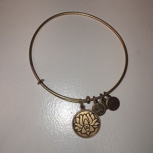 ALEX AND ANI LOTUS BRACELET🌸
